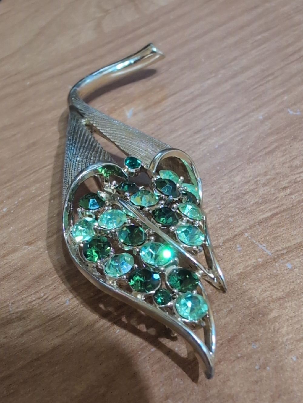 1950s CORO Gold-Tone Leaf Brooch with Green Glowing Uranium Crystal Accents